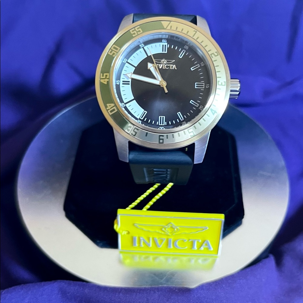 Invicta unisex Specialty Collection Japan Movement Flame Fusion Saphire Crystal.